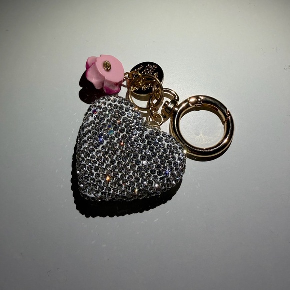 💗🩶NEW💗🩶 Elegant Silver Heart Keychain with Pink Rose - Picture 3 of 5